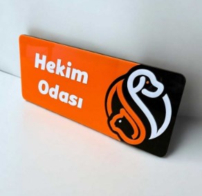 kisiye-ozel-pleksi-kapi-isimligi.jpg